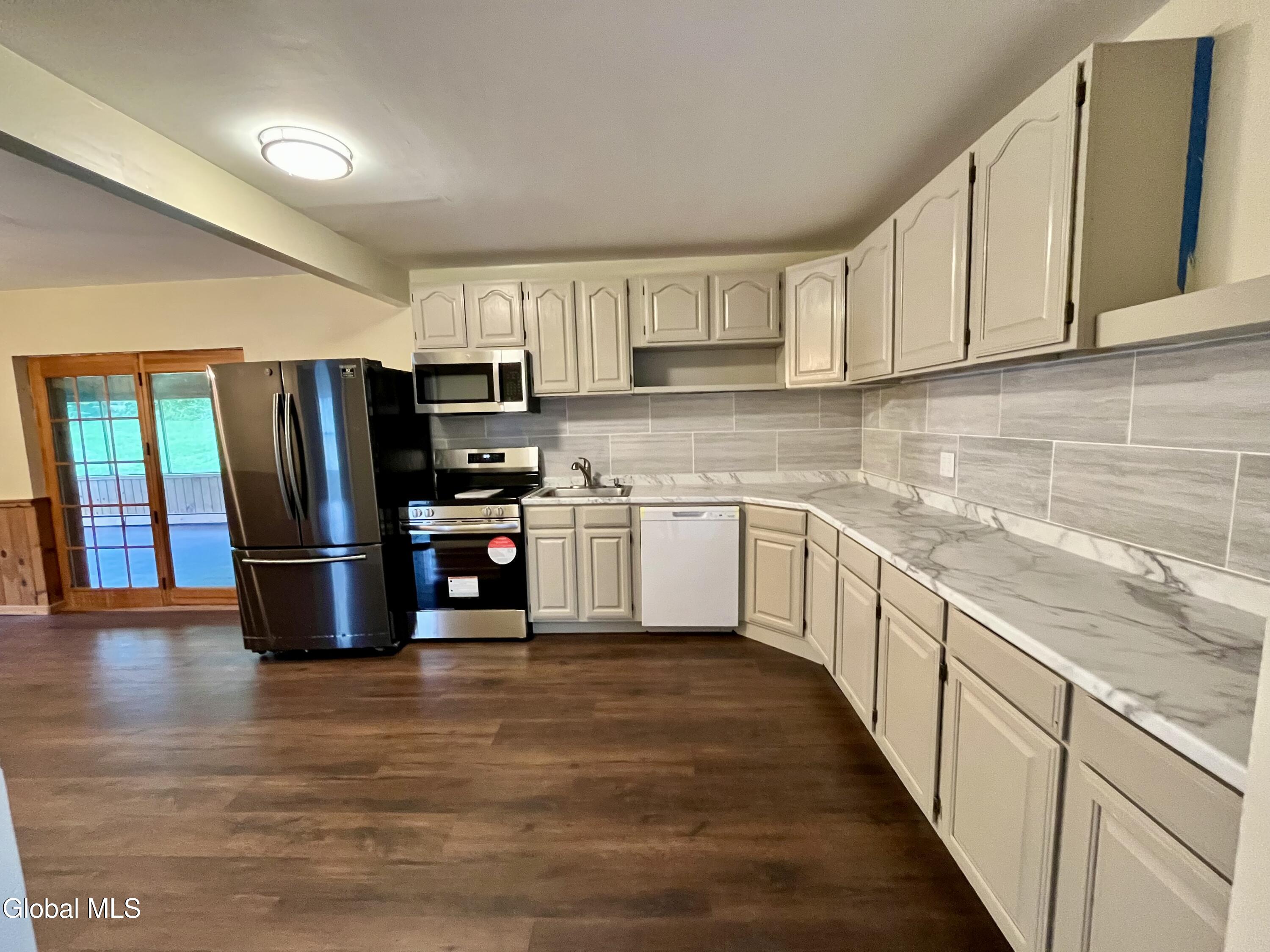 2819 New York 10 Summit NY 12175