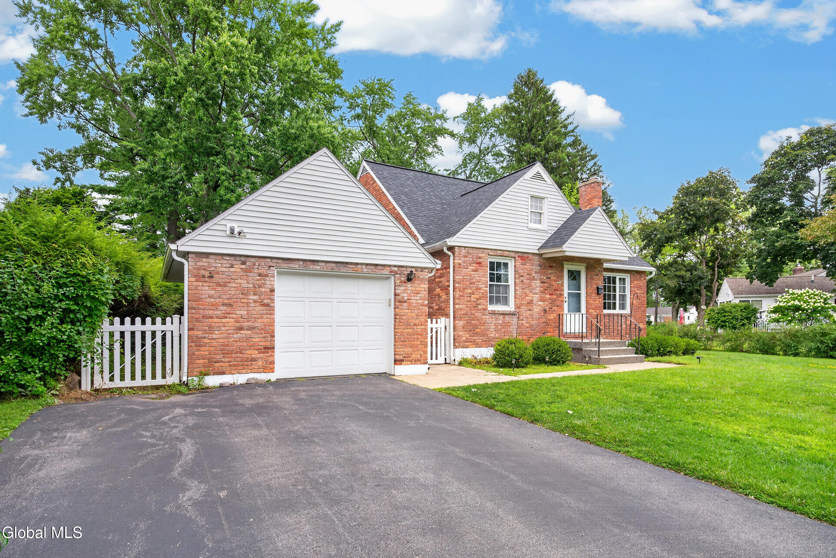 2075 Baker Avenue Niskayuna NY 12309