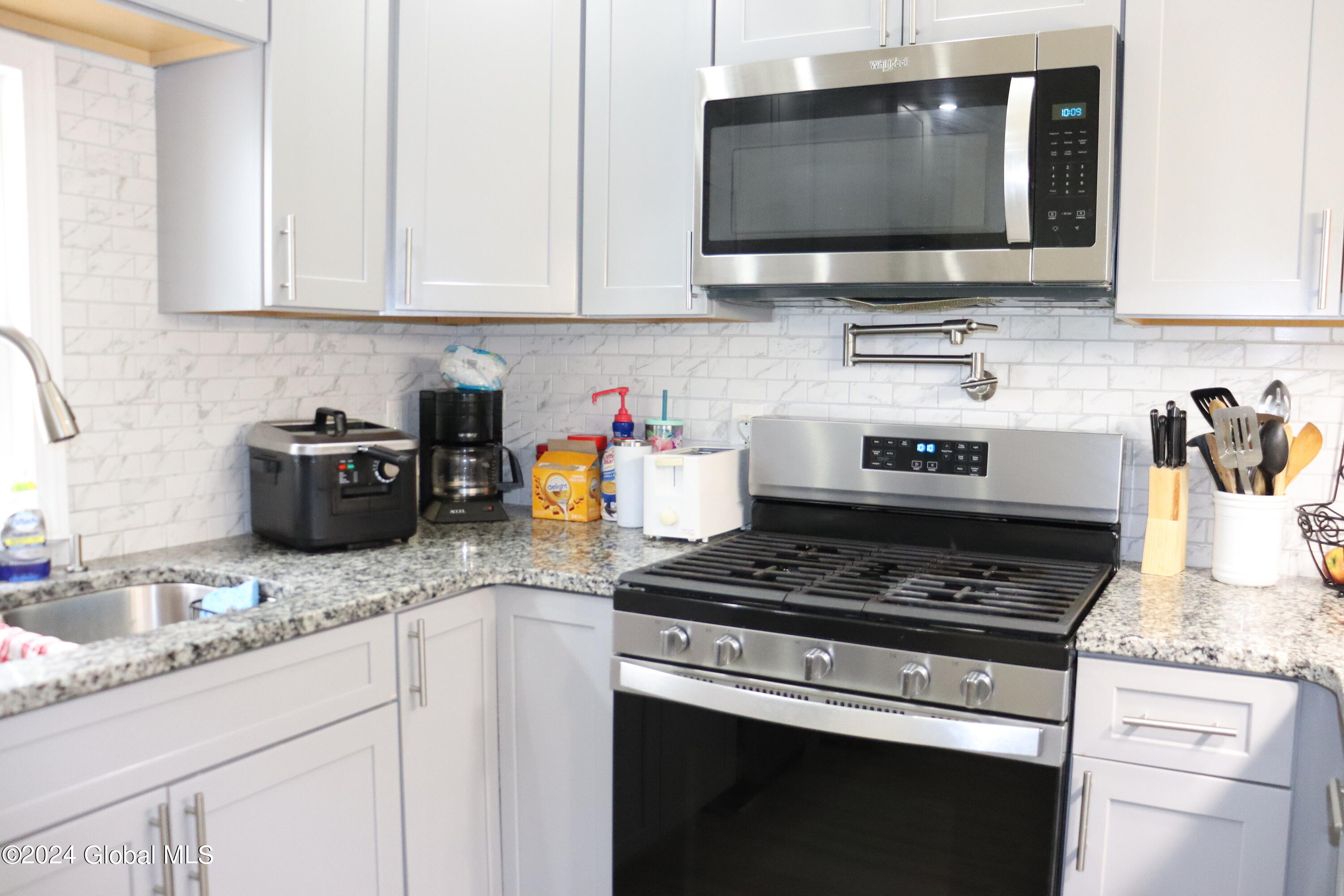 417 Eleanor Street Schenectady NY 12306