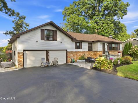 102 Greenleaf Drive Latham NY 12110