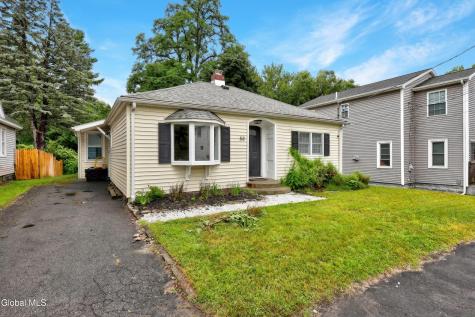 58 Frederick Avenue Colonie NY 12205