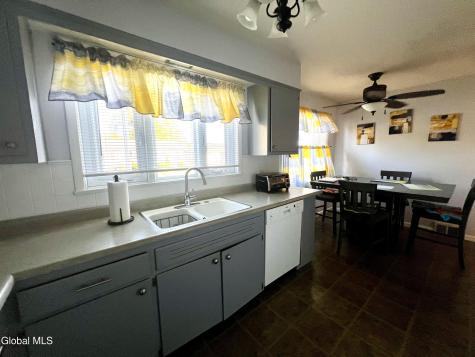 20 Peter Lane Amsterdam NY 12010