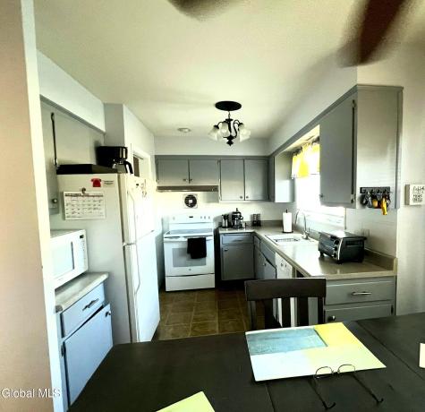 20 Peter Lane Amsterdam NY 12010