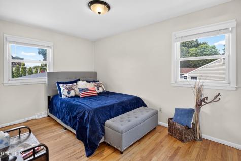 33 Hawthorne Court Loudonville NY 12211