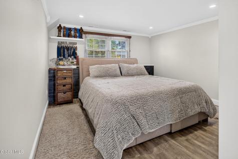 33 Hawthorne Court Loudonville NY 12211