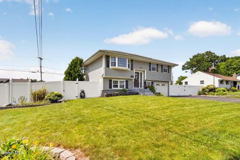 33 Hawthorne Court Loudonville NY 12211