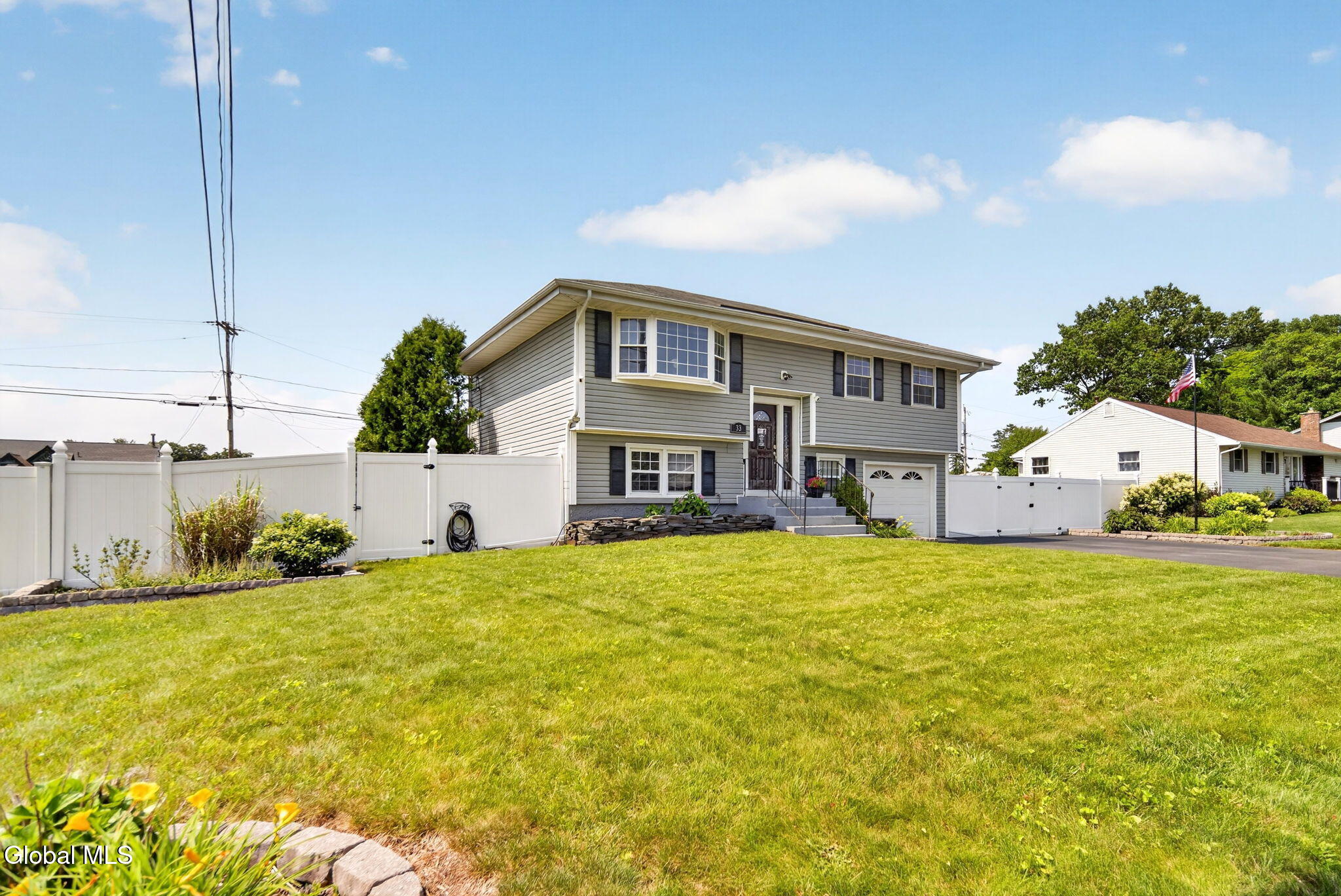 33 Hawthorne Court Loudonville NY 12211
