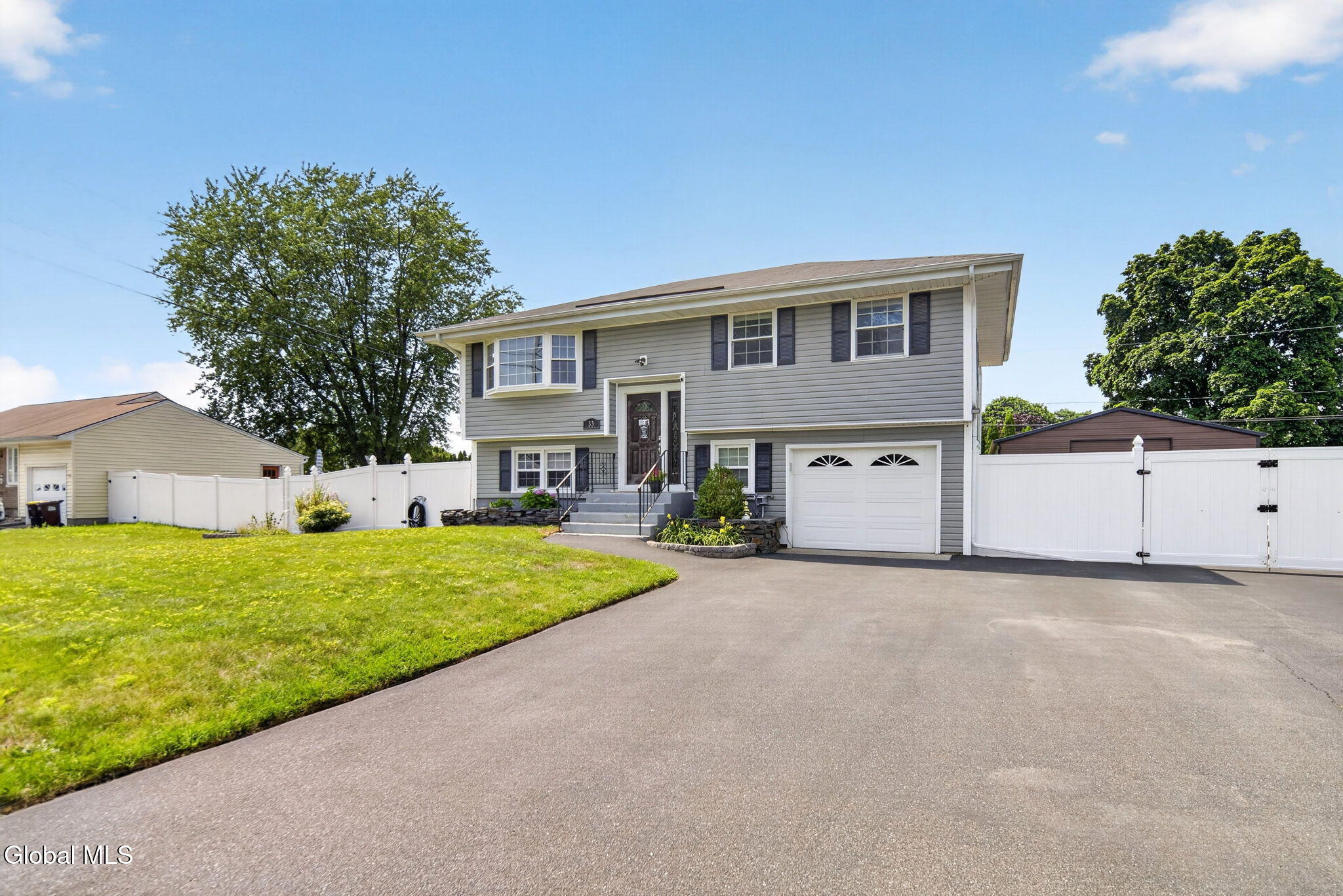 33 Hawthorne Court Loudonville NY 12211