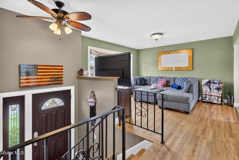 33 Hawthorne Court Loudonville NY 12211