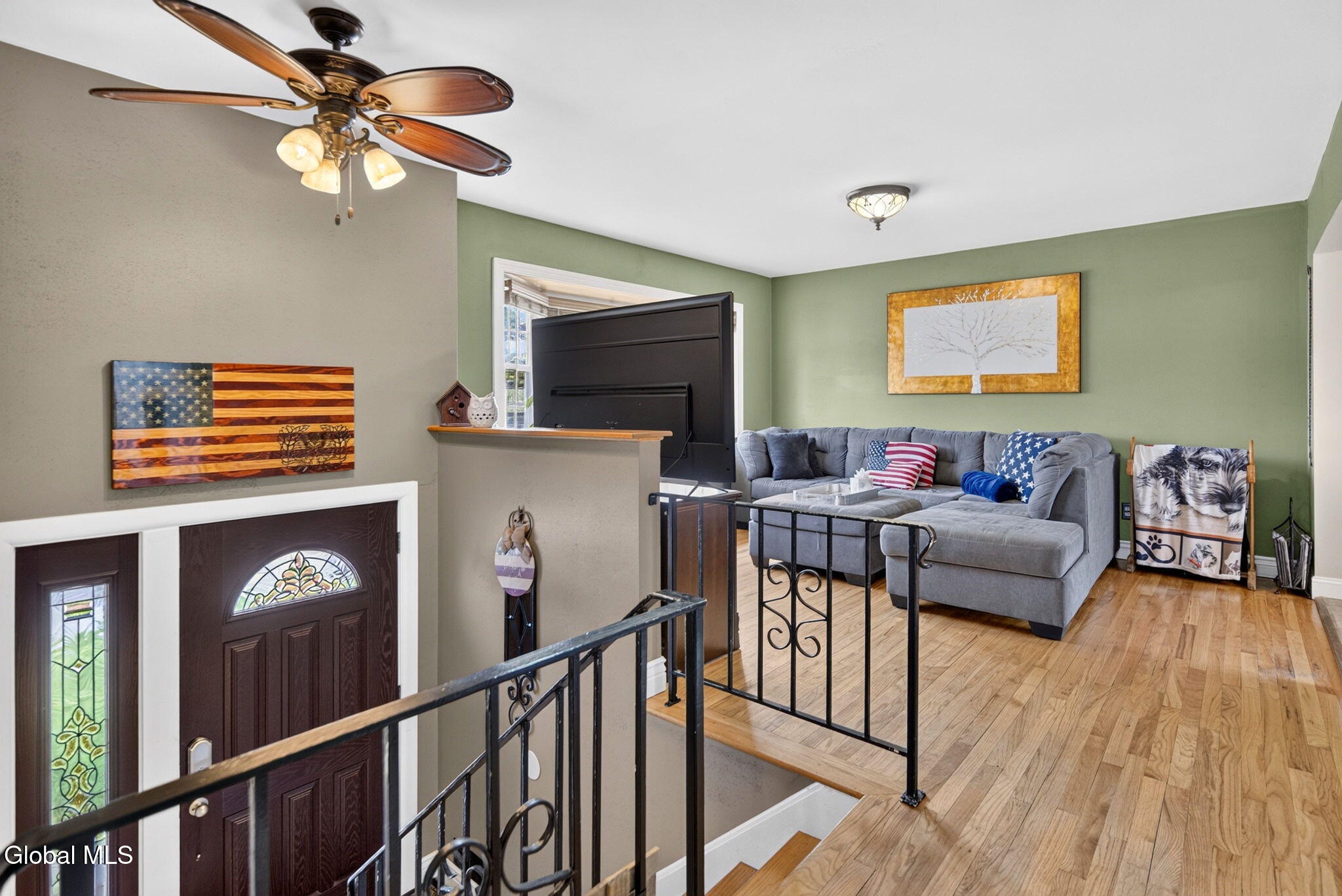 33 Hawthorne Court Loudonville NY 12211