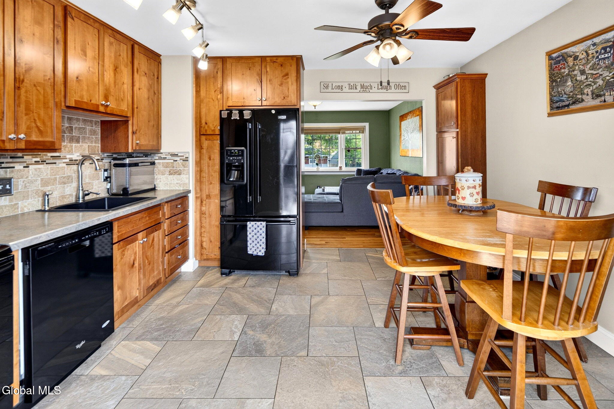 33 Hawthorne Court Loudonville NY 12211