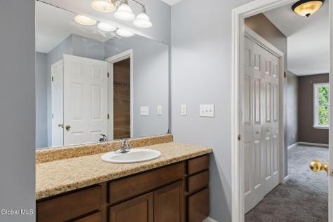 43 Amanda Way Niskayuna NY 12309