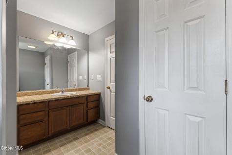 43 Amanda Way Niskayuna NY 12309