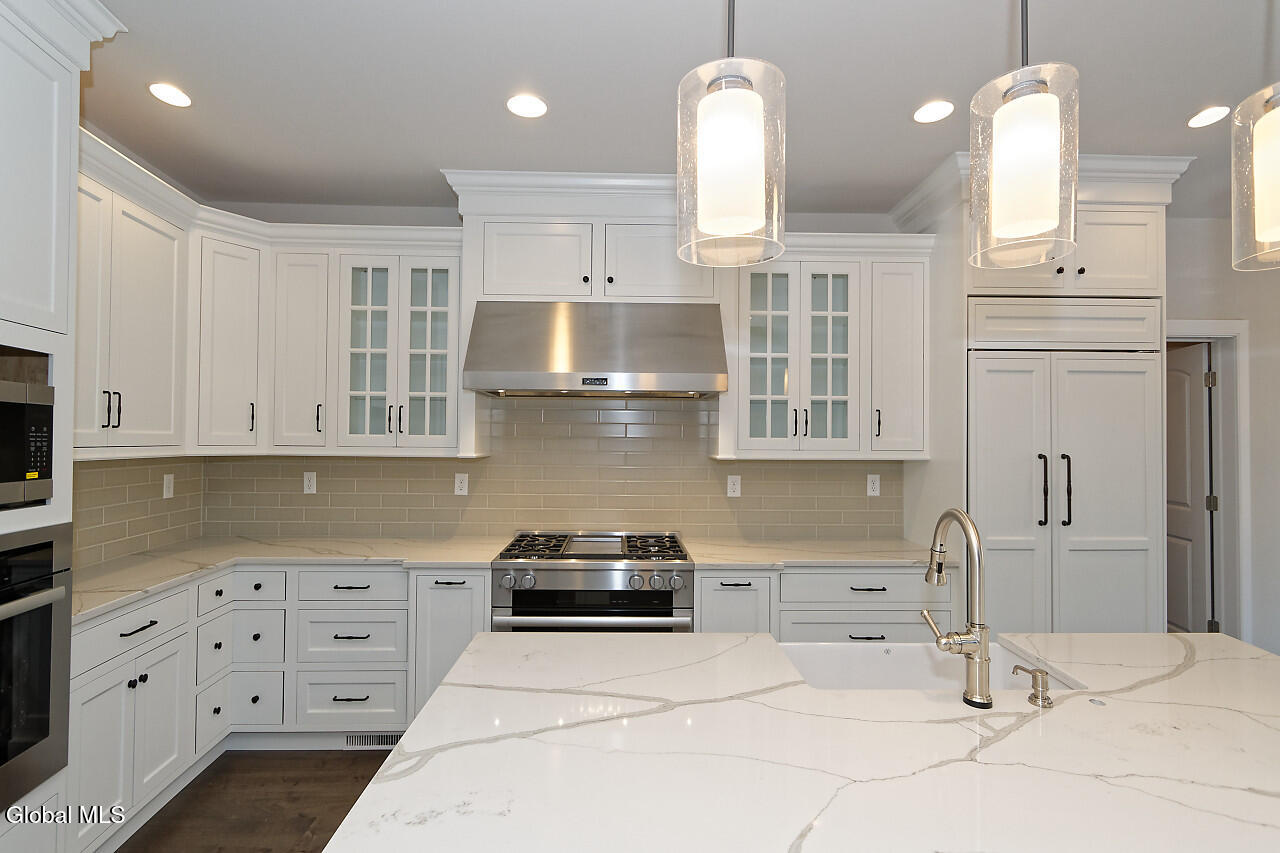 8 Mapleton Court Clifton Park NY 12065
