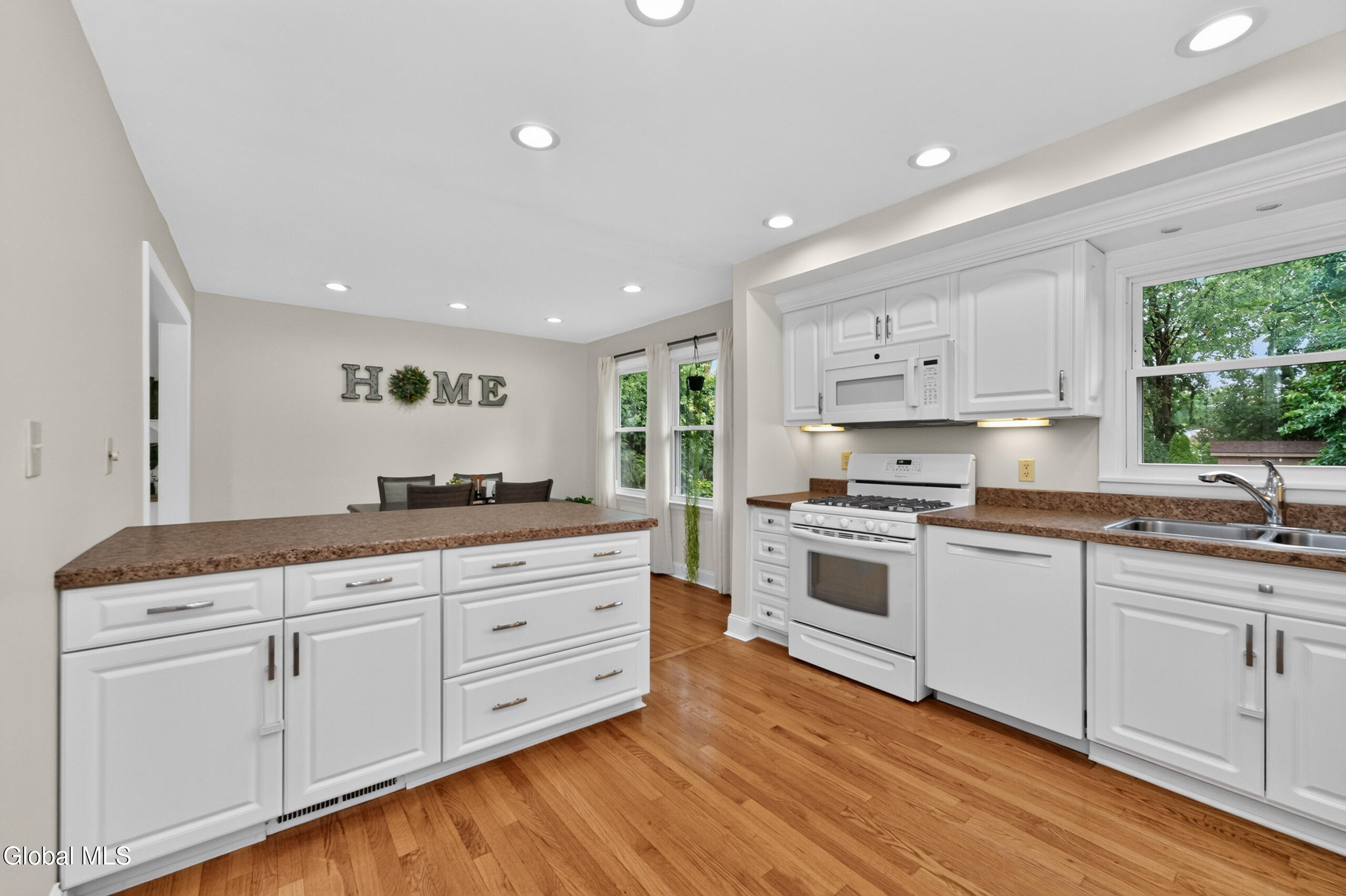 1042 Manas Drive Schenectady NY 12303