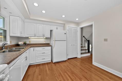 1042 Manas Drive Schenectady NY 12303