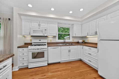1042 Manas Drive Schenectady NY 12303