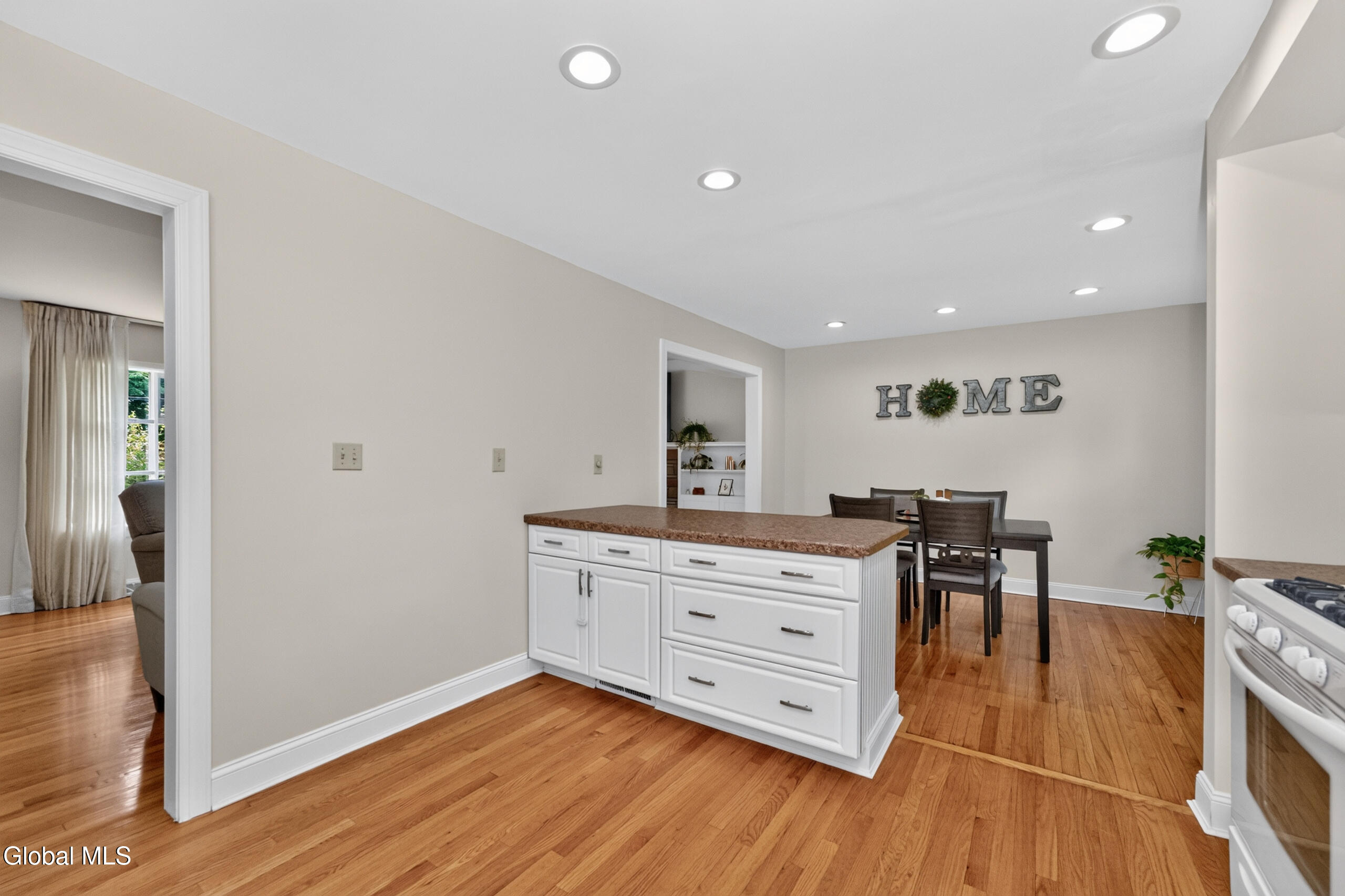 1042 Manas Drive Schenectady NY 12303