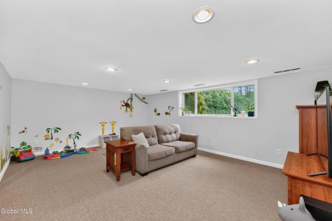 1042 Manas Drive Schenectady NY 12303