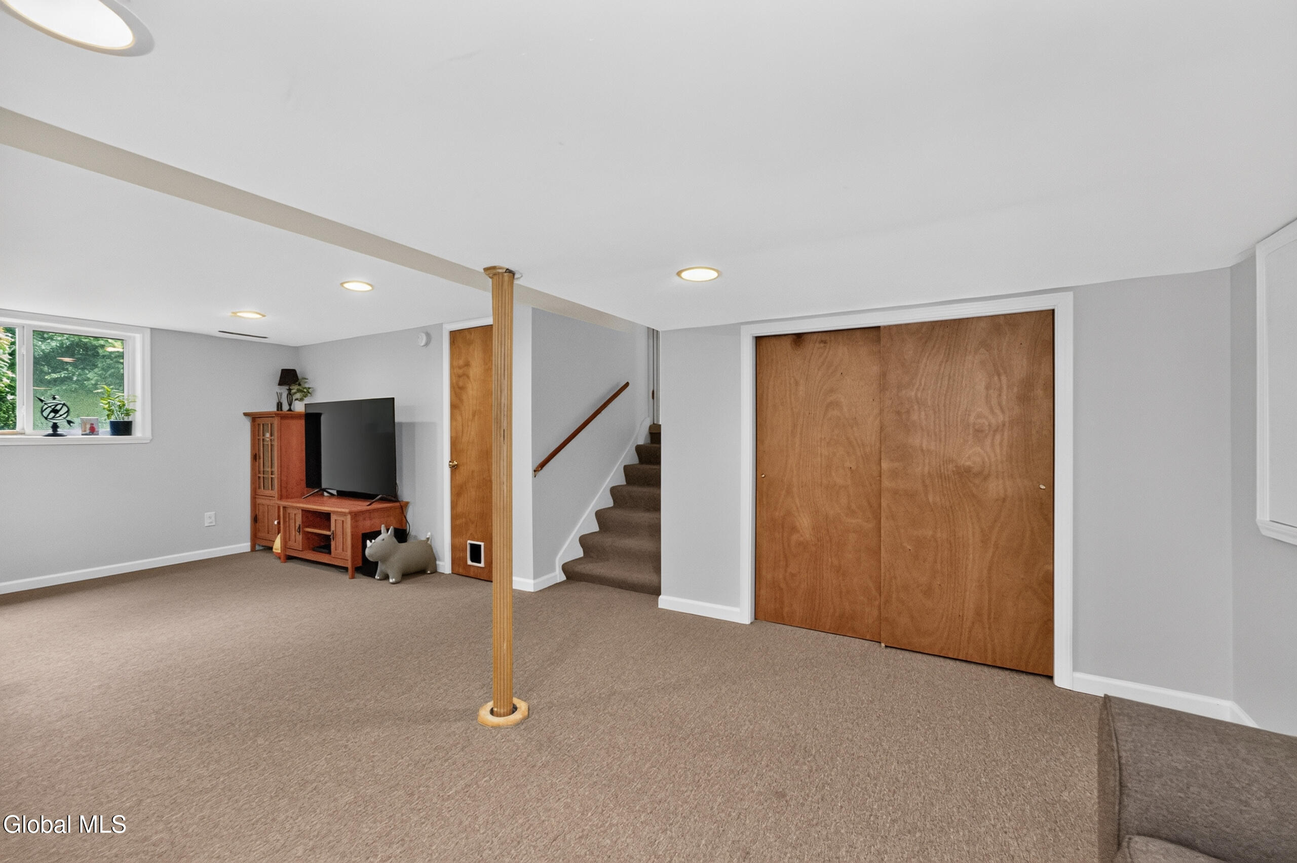 1042 Manas Drive Schenectady NY 12303
