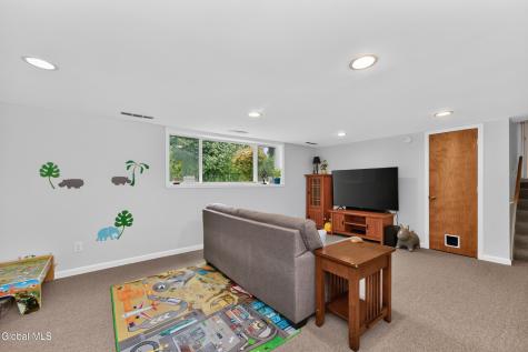 1042 Manas Drive Schenectady NY 12303