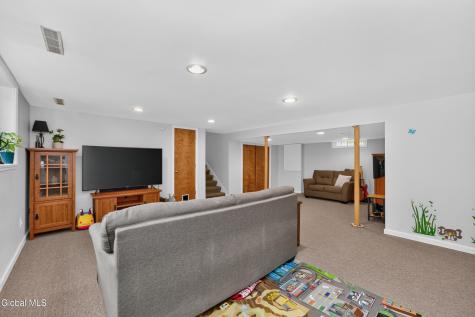 1042 Manas Drive Schenectady NY 12303