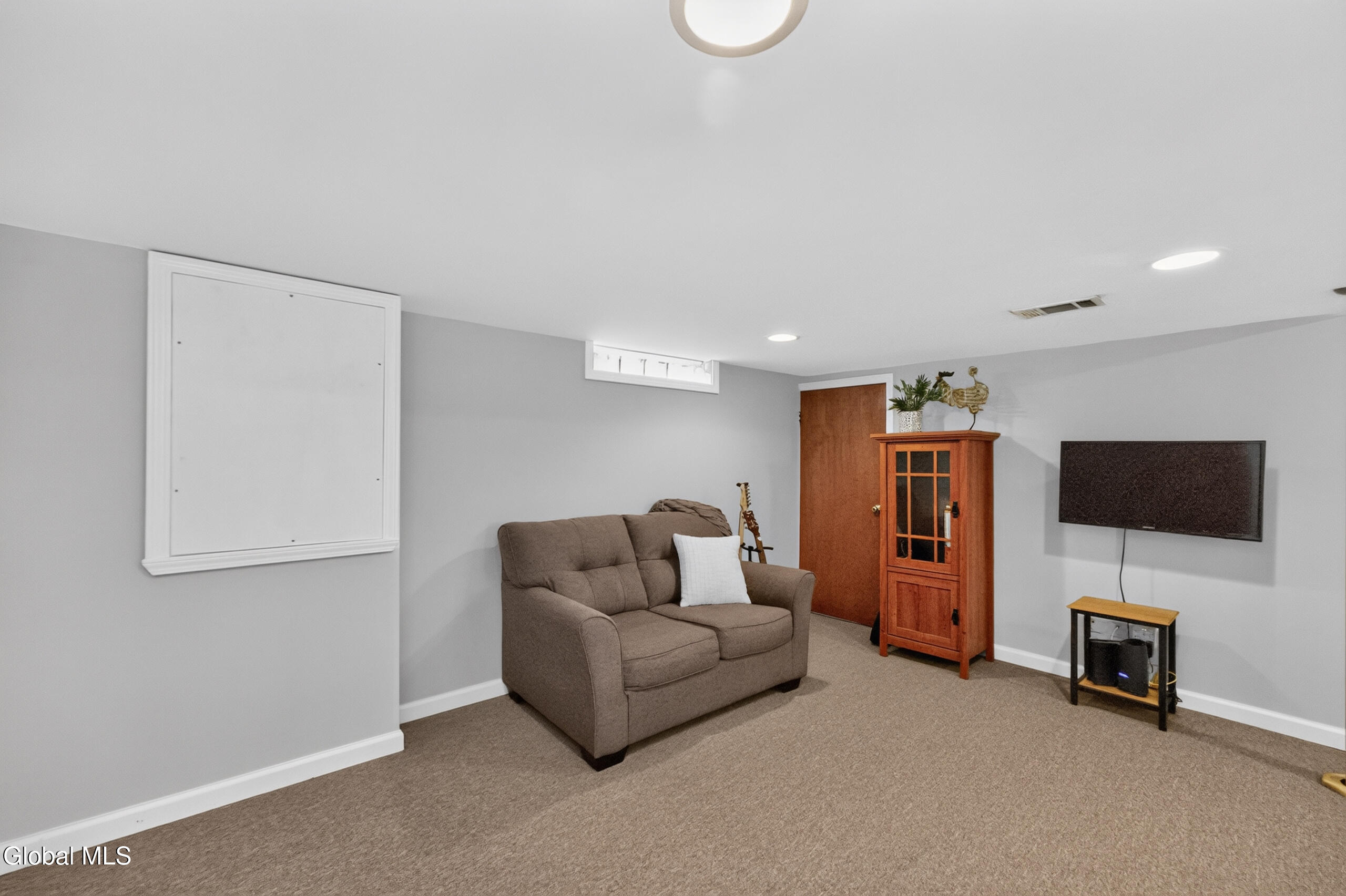 1042 Manas Drive Schenectady NY 12303