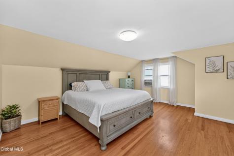 1042 Manas Drive Schenectady NY 12303