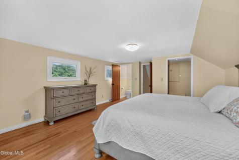 1042 Manas Drive Schenectady NY 12303