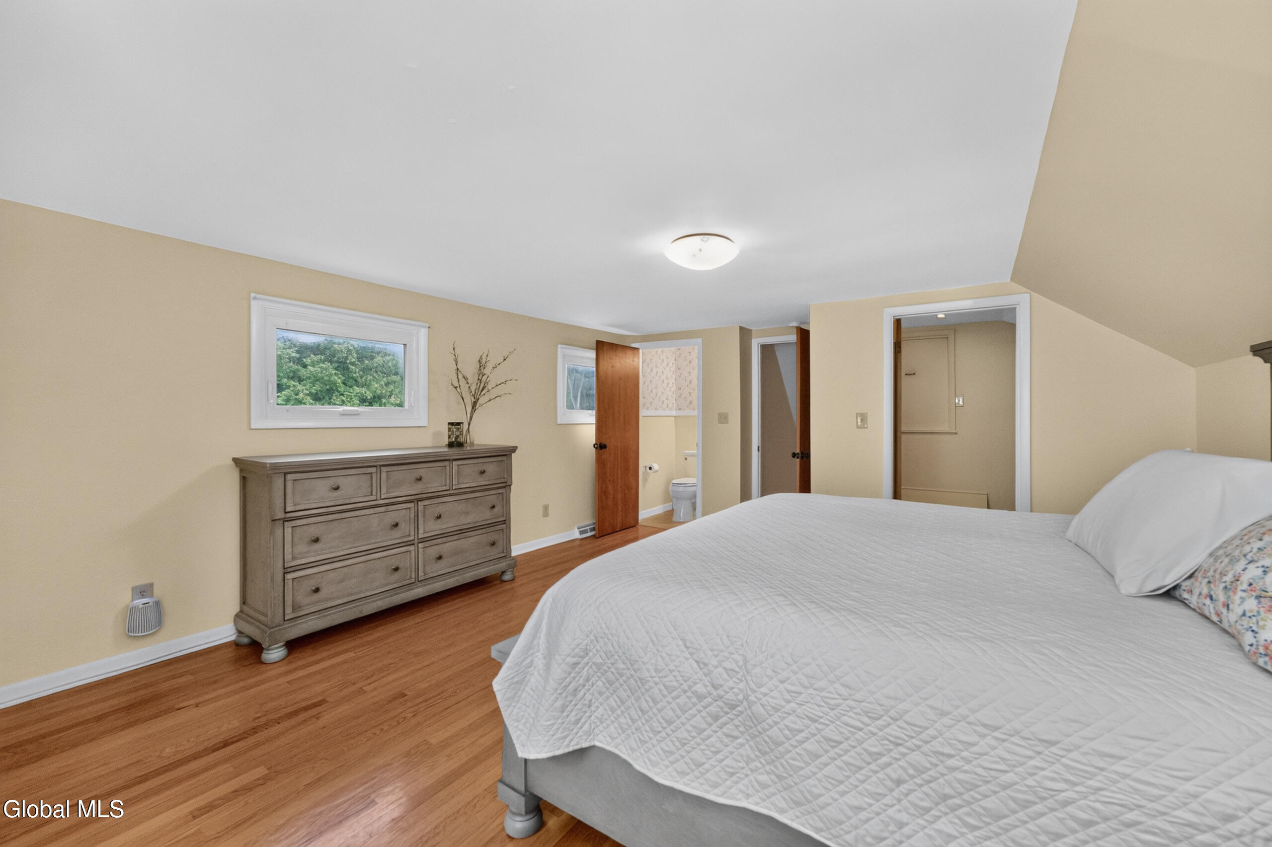 1042 Manas Drive Schenectady NY 12303