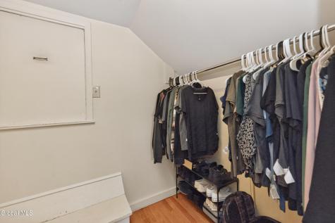 1042 Manas Drive Schenectady NY 12303