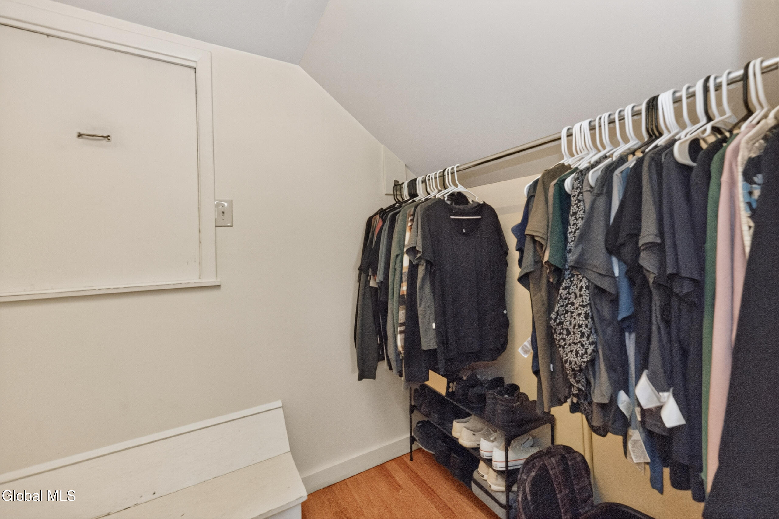 1042 Manas Drive Schenectady NY 12303