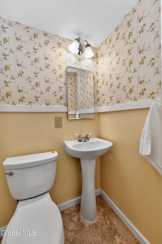 1042 Manas Drive Schenectady NY 12303