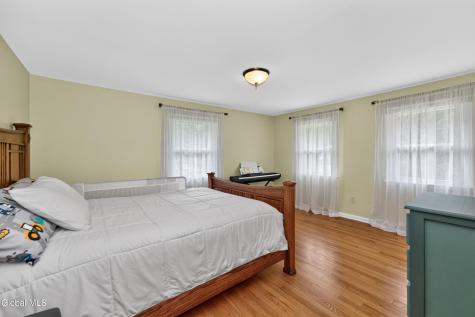 1042 Manas Drive Schenectady NY 12303