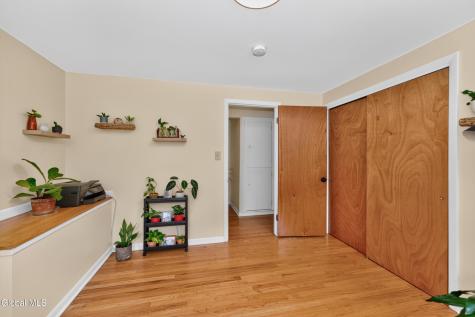 1042 Manas Drive Schenectady NY 12303