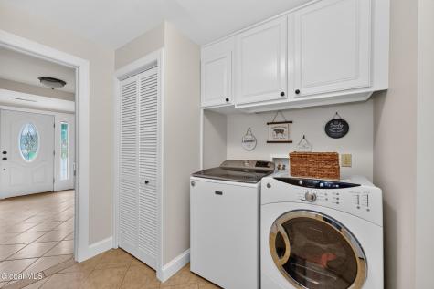 1042 Manas Drive Schenectady NY 12303