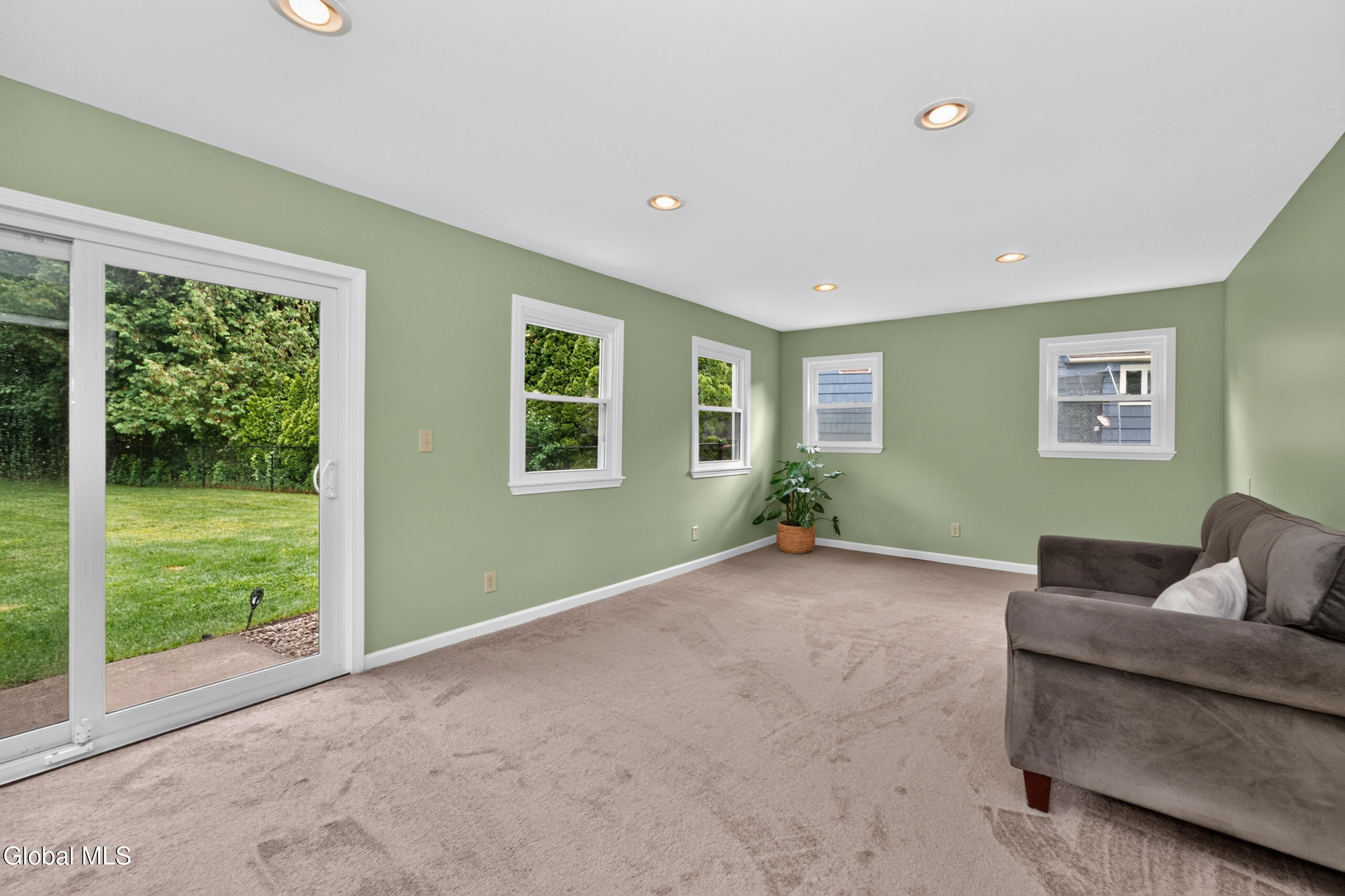 1042 Manas Drive Schenectady NY 12303