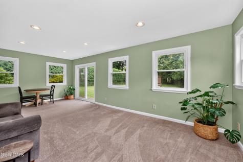 1042 Manas Drive Schenectady NY 12303