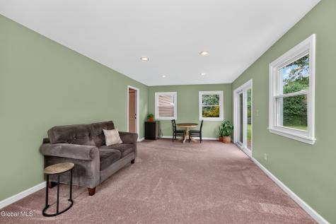 1042 Manas Drive Schenectady NY 12303