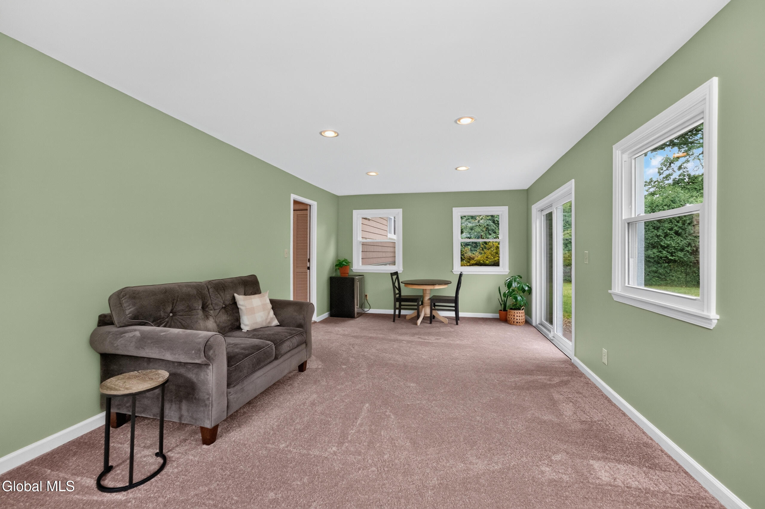 1042 Manas Drive Schenectady NY 12303