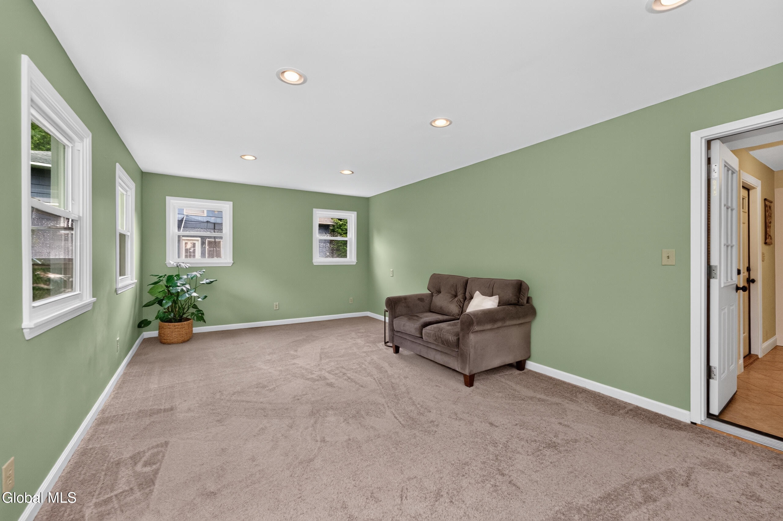1042 Manas Drive Schenectady NY 12303