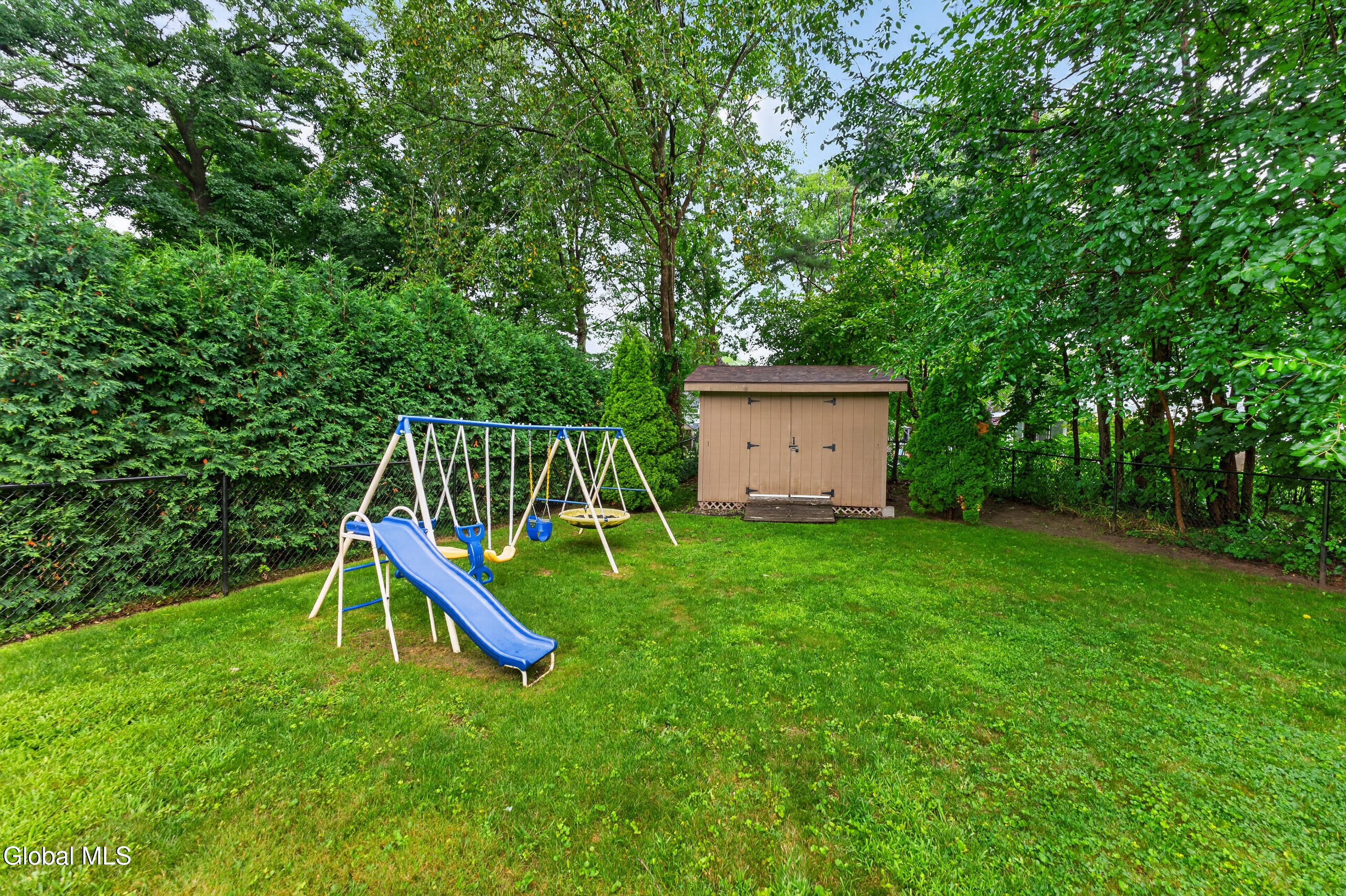 1042 Manas Drive Schenectady NY 12303