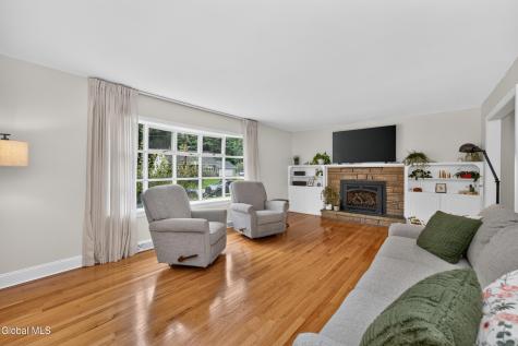 1042 Manas Drive Schenectady NY 12303