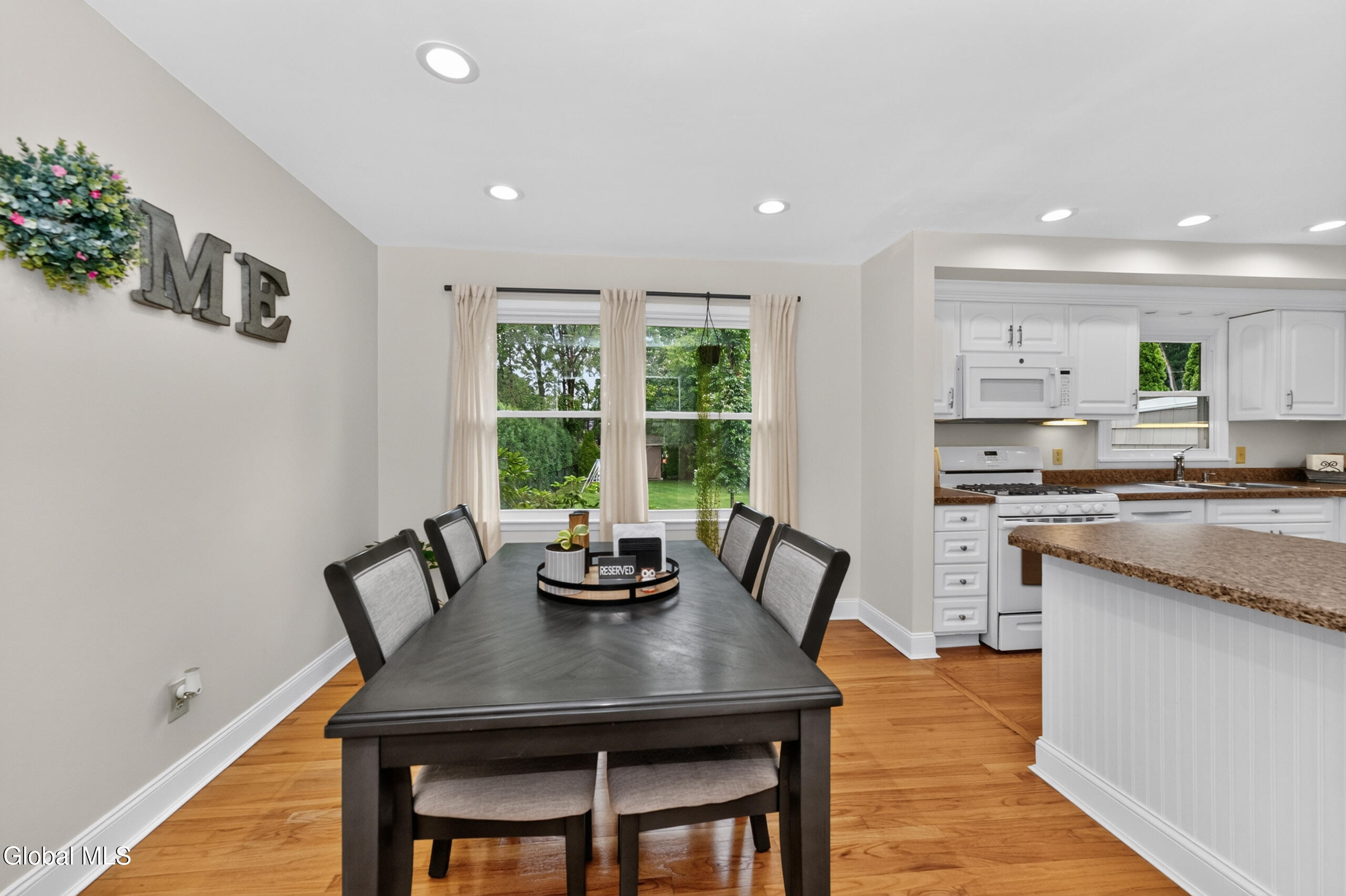 1042 Manas Drive Schenectady NY 12303