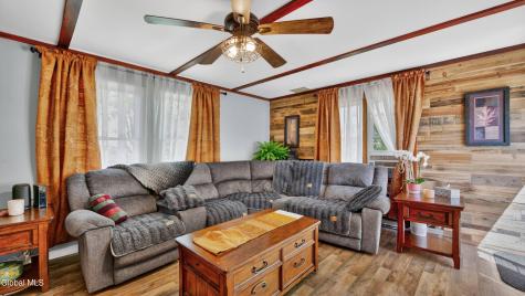 33 Clyde Street Gloversville NY 12078