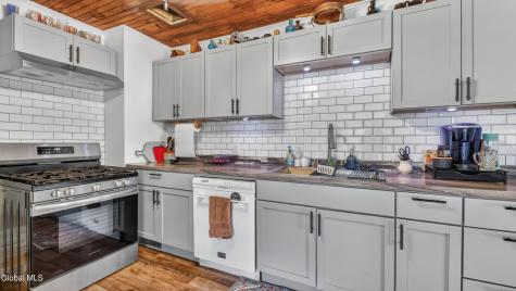 33 Clyde Street Gloversville NY 12078