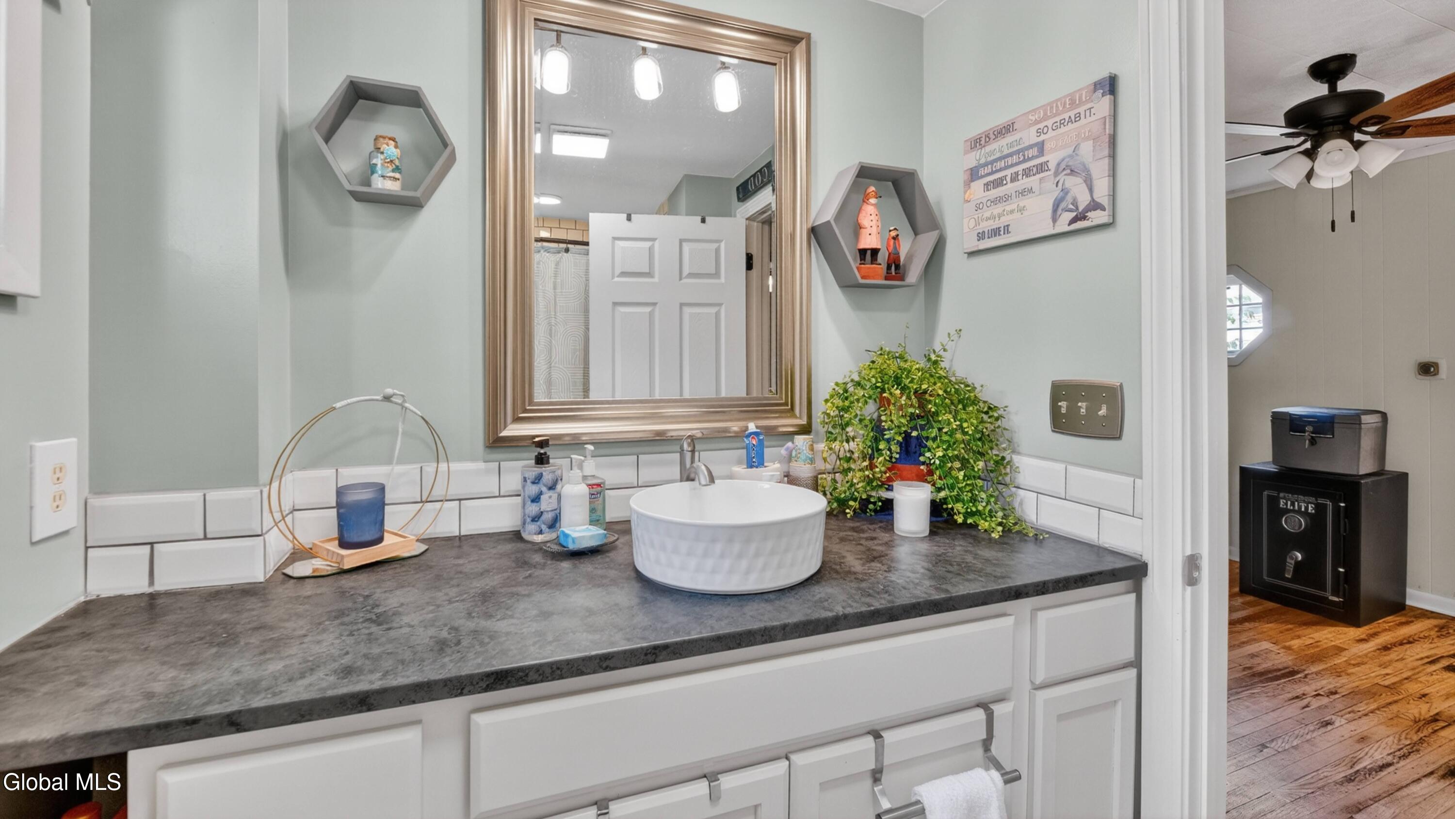 33 Clyde Street Gloversville NY 12078