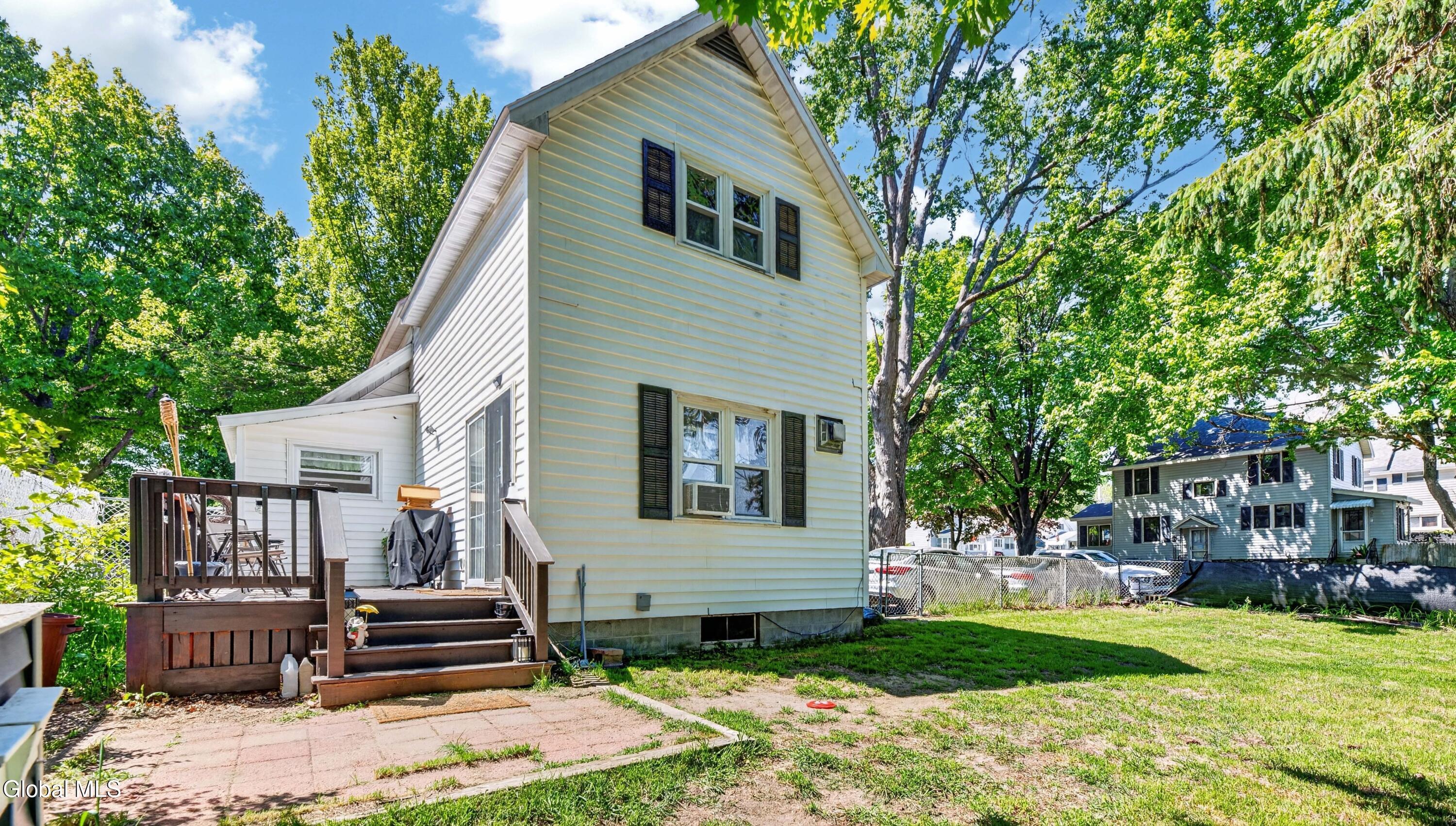 33 Clyde Street Gloversville NY 12078
