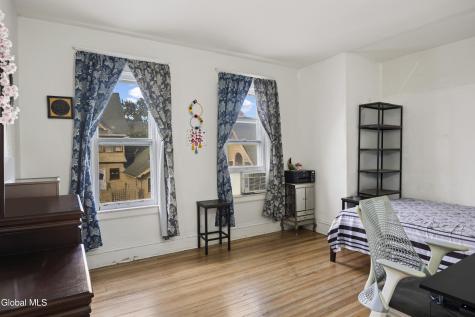 942 Central Parkway Schenectady NY 12309