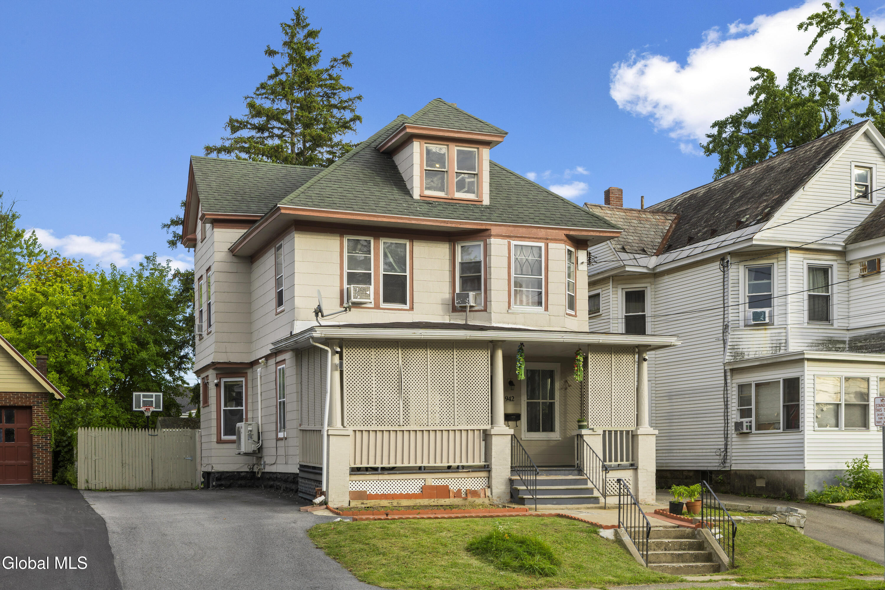 942 Central Parkway Schenectady NY 12309